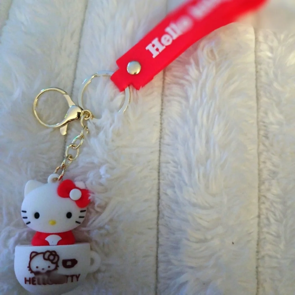 Hello Kitty Keychain - Picture 3 of 7